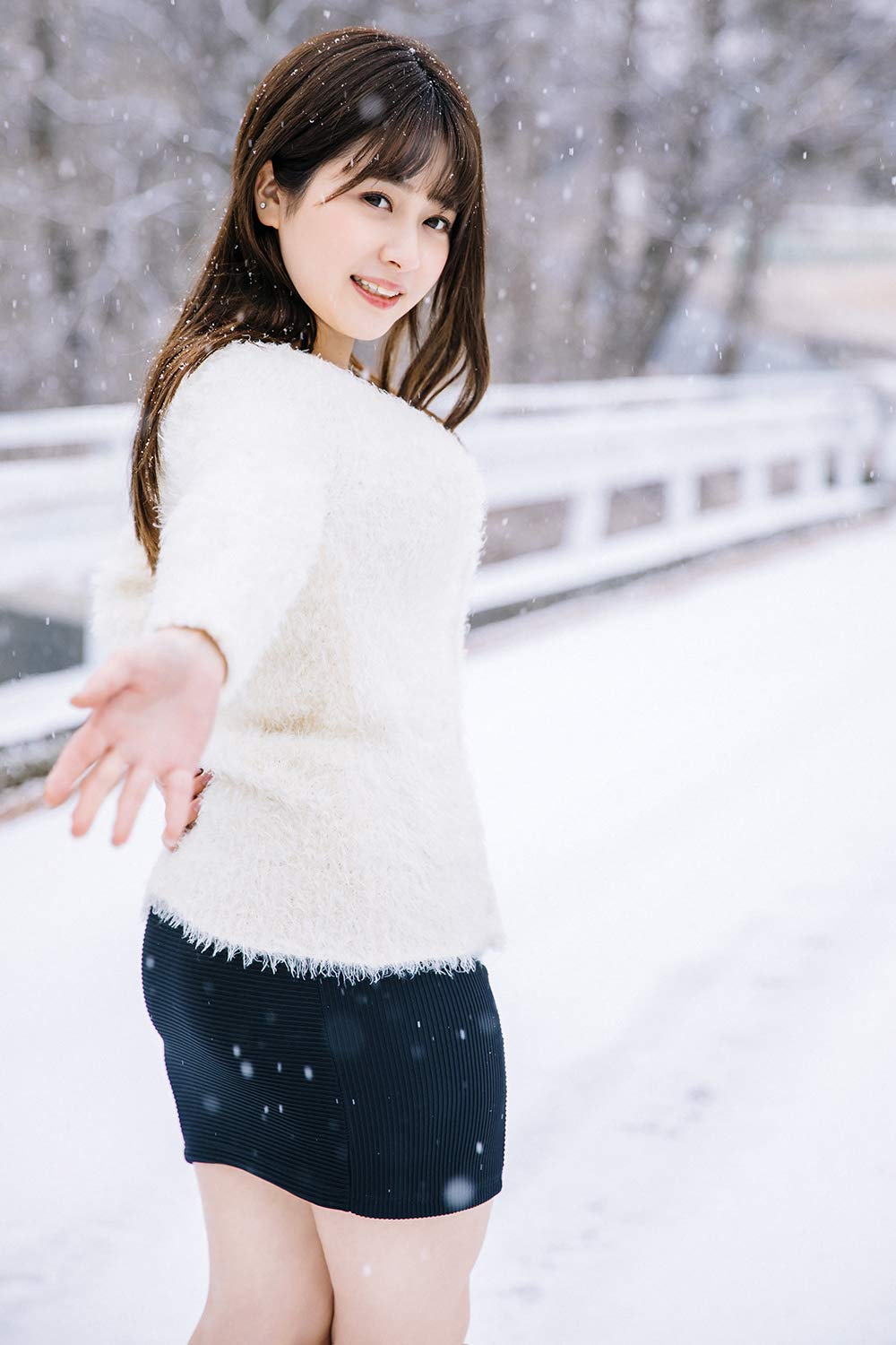 优梨舞奈甜美写真